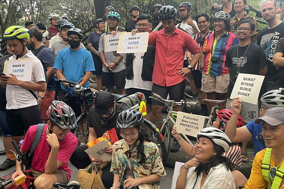 Cyclists gather at Paseo de Roxas in Makati City on Wednesday afternoon. Jeck Batallones, ABS-CBN News