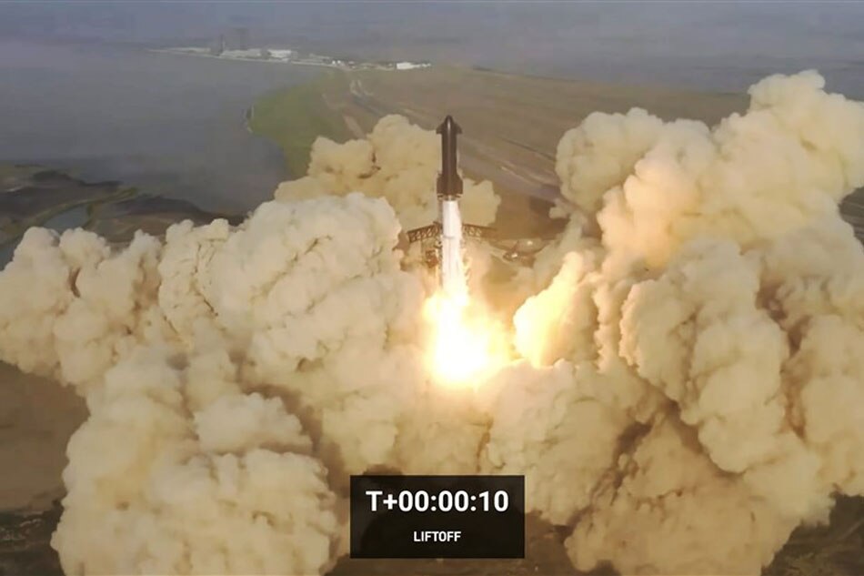 A frame grab from a handout livestream video released by SpaceX showing the launch of inaugural test flight of Starship on the second attempt at the SpaceX launch facility in Boca Chica, Texas, USA, 20 April 2023. The initial launch attempt was scrubbed on 17 April, due to a stuck valve. EPA-EFE/SPACEX HANDOUT