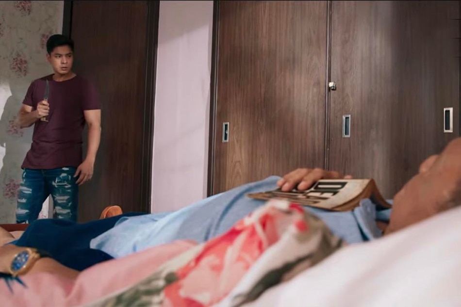 Ninakawan ni Tanggol (Coco Martin) si Roda (Joel Lamangan) para mapiyansahan si Tindeng (Charo Santos) sa latest episode ng 'FPJ's Batang Quiapo' nitong Marso 20, 2023. ABS-CBN
