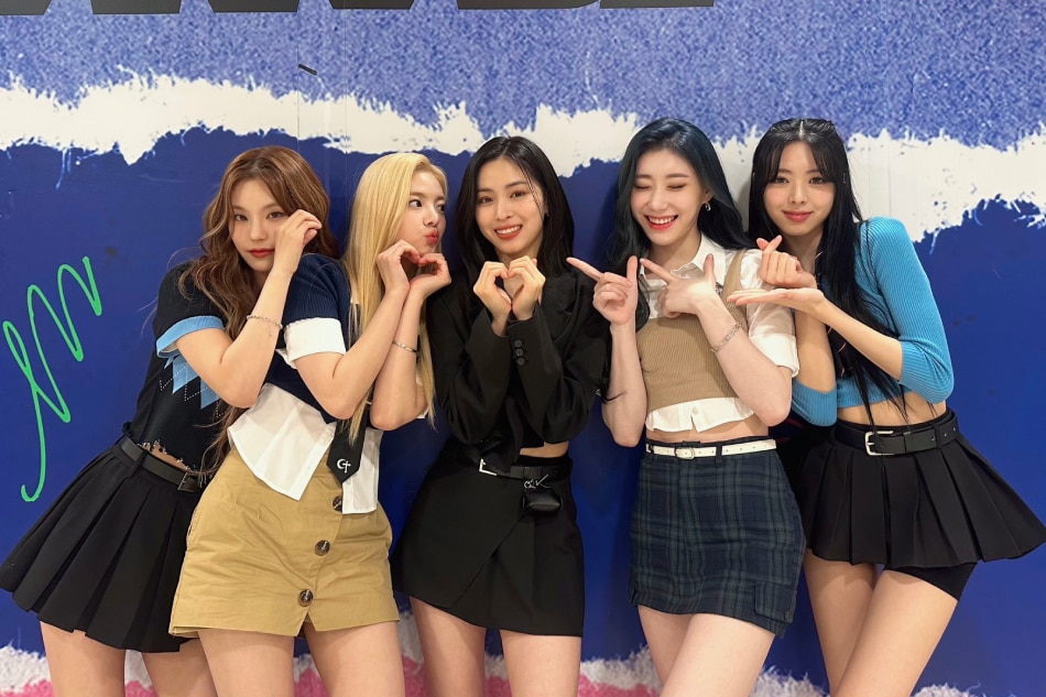 K-pop girl group ITZY at their recent fan meet in the Mall of Asia Arena. Photo from ITZY's official Twitter account