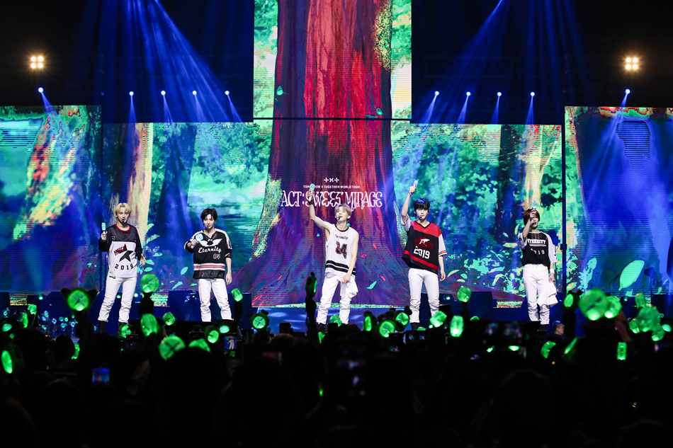 K-pop group Tomorrow X Together during the Philippine stop of its ‘Act: Sweet Mirage’ tour at the Philippine Arena, August 13, 2023. Photos courtesy of BIGHIT Music