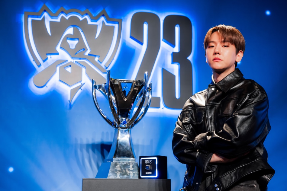 Baekhyun poses for photos with the Summoner's Cup during the League of Legends Worlds 2023 media day. Courtesy: LoL Esports
