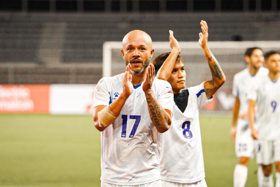 Stephan Schrock applauds the fans after his final game for the Philippine Azkals. PFF Media.