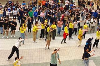 Flash mob takes over QC mall to celebrate zero-waste month