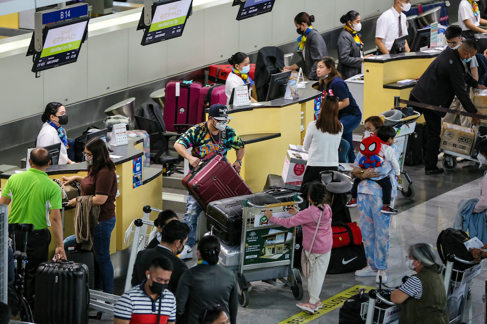 Travelers arrive at the Ninoy Aquino International Airport (NAIA) Terminal 3 in Pasay City on Jan. 4, 2023. Passengers affected by technical trouble on Jan. 1 had to reschedule their flights. Jonathan Cellona, ABS-CBN News/File
