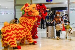 Dragon dancers greet passengers in NAIA