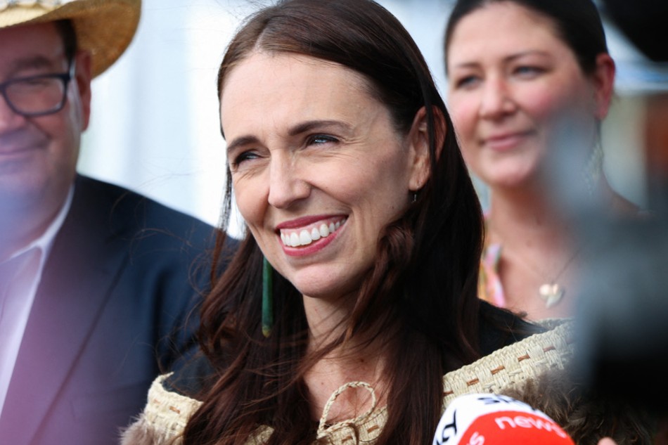 This handout photo taken and released on January 24, 2023 by the New Zealand Prime Minister's Office shows outgoing New Zealand Prime Minister Jacinda Ardern, seen wearing a ceremonial Maori cloak, during her last public engagement visiting the Maori settlement of Ratana in the North Island.     NEW ZEALAND PRIME MINISTER'S OFFICE, AFP/handout