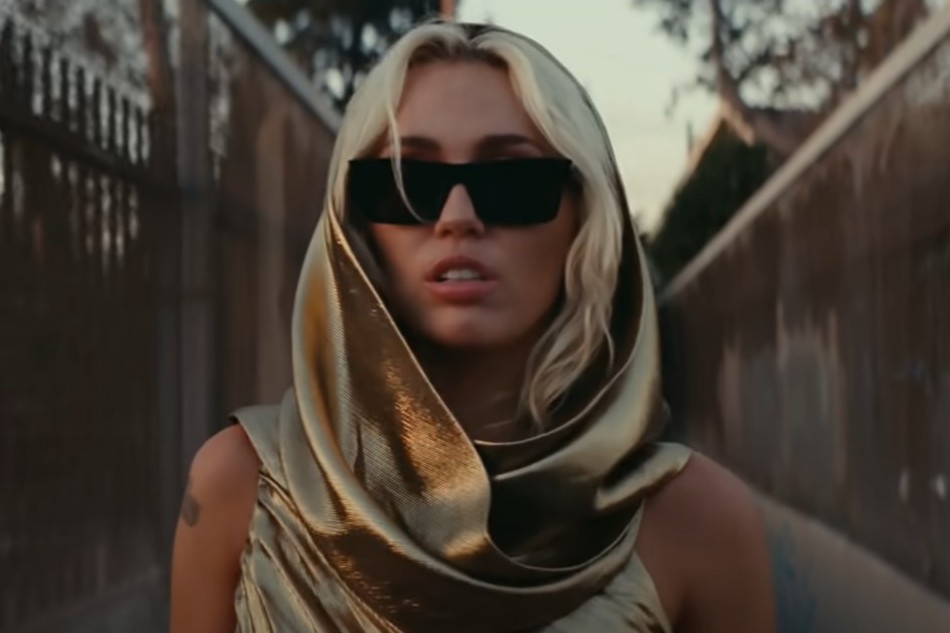  Screenshot from Miley Cyrus' 'Flower' music video.