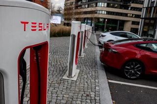 Electric car sales gain pace despite hurdles