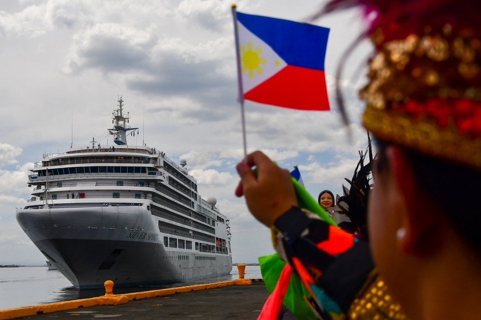 SLIDESHOW: PH&#39;s colorful welcome for cruise ship guests 1