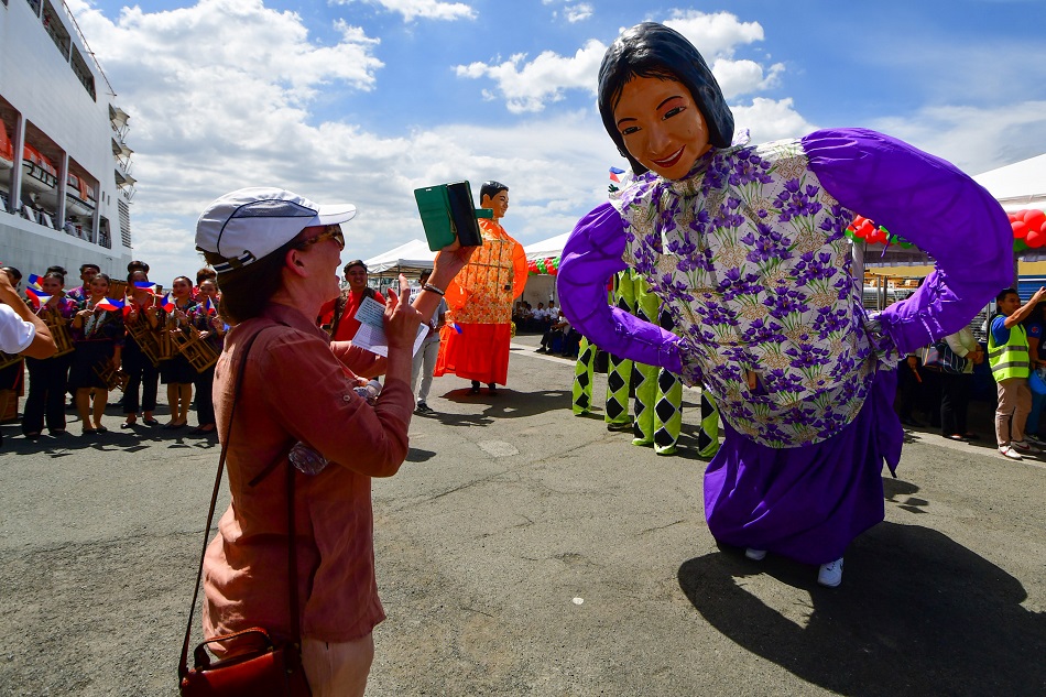 SLIDESHOW: PH&#39;s colorful welcome for cruise ship guests 10