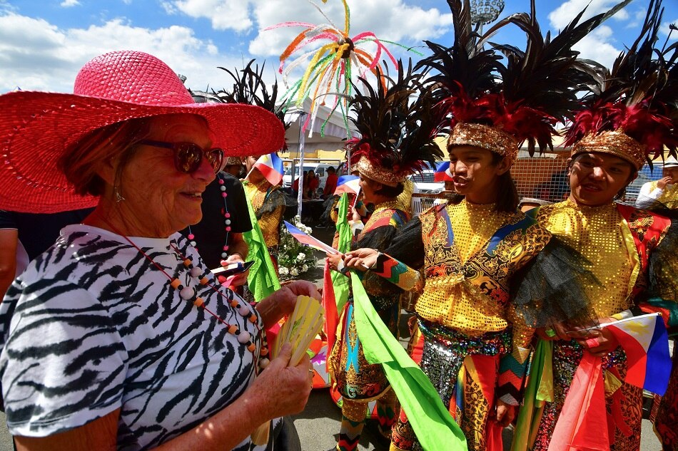 SLIDESHOW: PH&#39;s colorful welcome for cruise ship guests 7