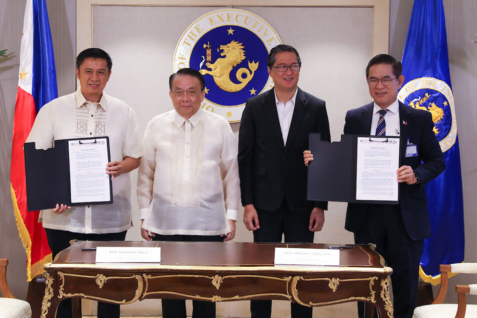  Ceremonial Signing of the Memorandum of Agreement between the 8888 Citizens' Complaint Center under the Strategic Action and Response Office under the Office of the Executive Secretary (OES-STAR) and the Anti-Red Tape Authority (ARTA) on February 22, 2023 at the Premiere Guest House Malacañang Complex. Rey S. Baniquet, PNA