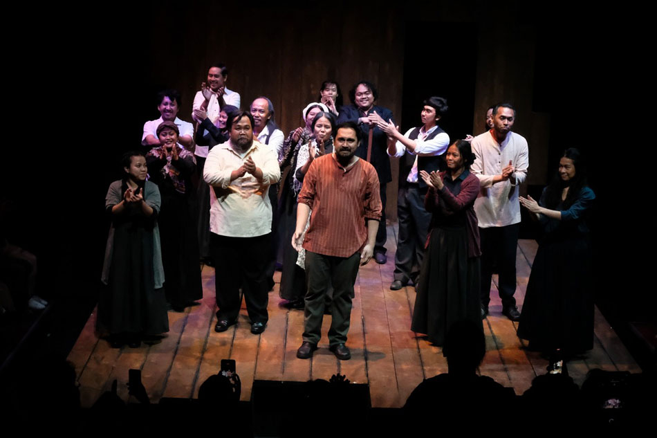 The cast of 'Ang Pag-uusig' at curtain call. Jeeves de Veyra