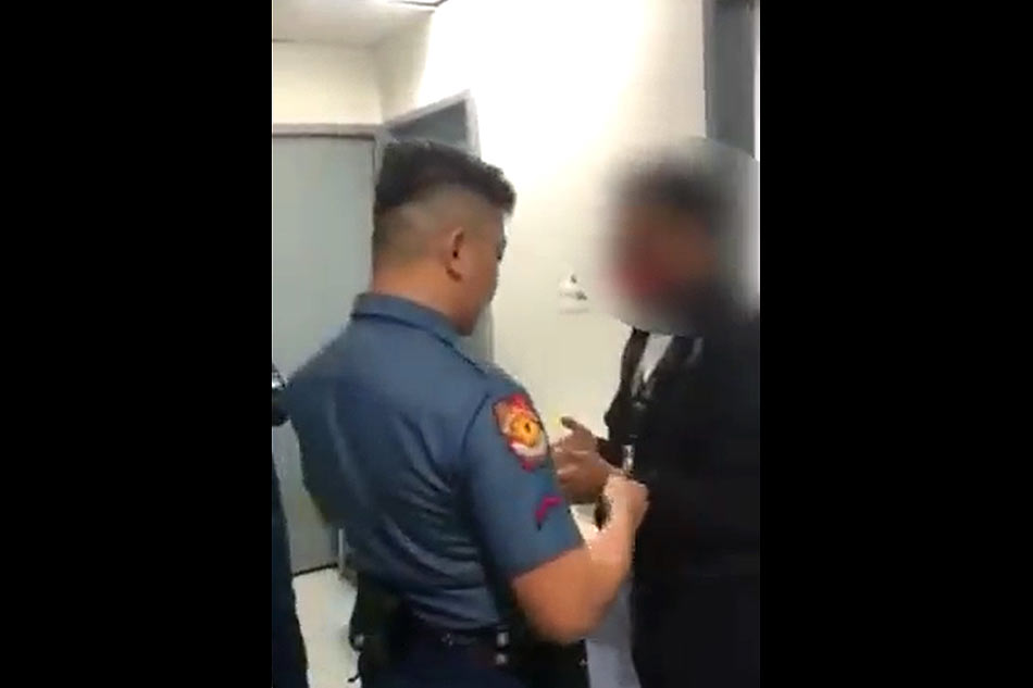 security-officer-sa-naia-huli-sa-pagnanakaw-sa-banyaga-abs-cbn-news