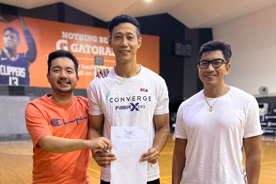 Former San Miguel superstar Danny Ildefonso (L) with son Dave are seen in this file photo. Arvin Lim, ABS-CBN Sports