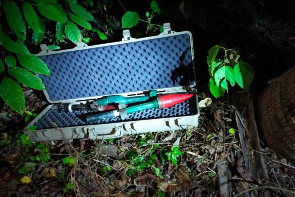 Central Visayas Police also recovered high-powered firearms buried in the bushy area of Sitio Punong of the same barangay early Sunday. PRO 7