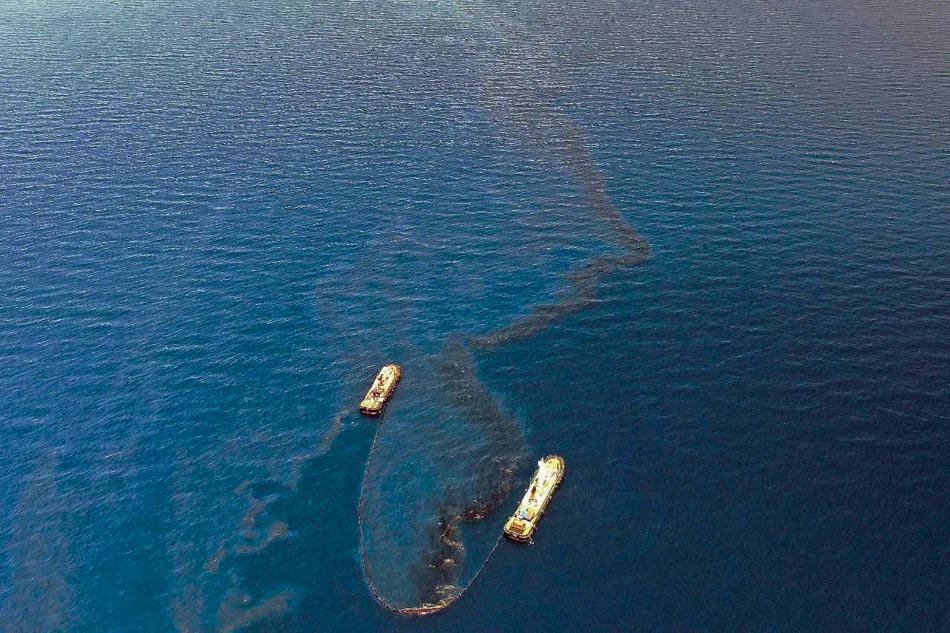 The Philippine Coast Guard deploys an oil spill boom and skimmer with manual scooping around the suspected area of the sunken MT Princess Empress, approximately 7.1 nautical miles northeast of the shorelines of Balingawan Port, Lucta Port, and Buloc Bay in Oriental Mindoro on Tuesday. Photo courtesy of Malayan Towage and Salvage Corporation/Philippine Coast Guard