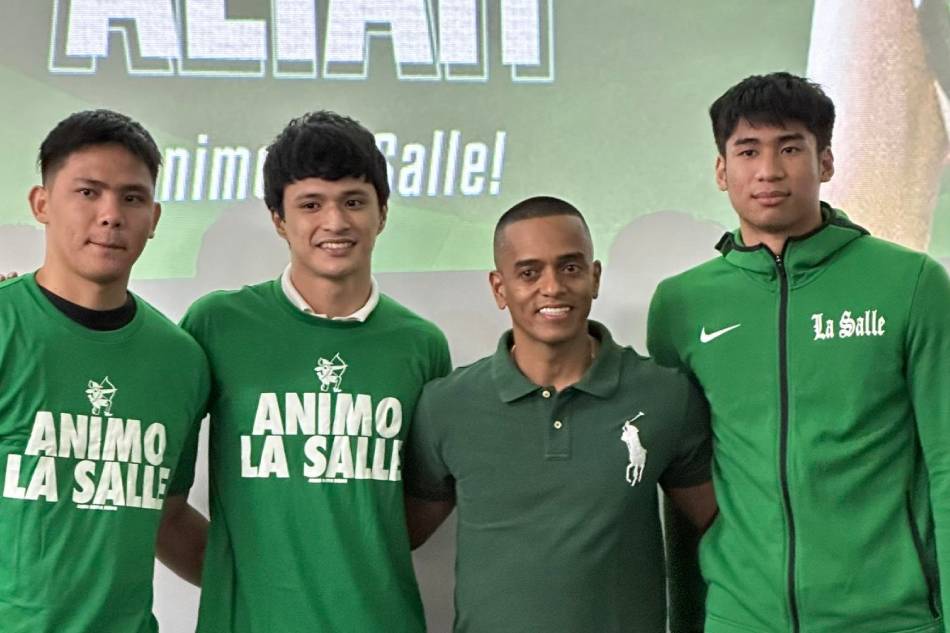 La Salle coach Topex Robinson with recruits Rhyle Melencio, Ethan Alian, and Vhoris Marasigan. Handout photo.