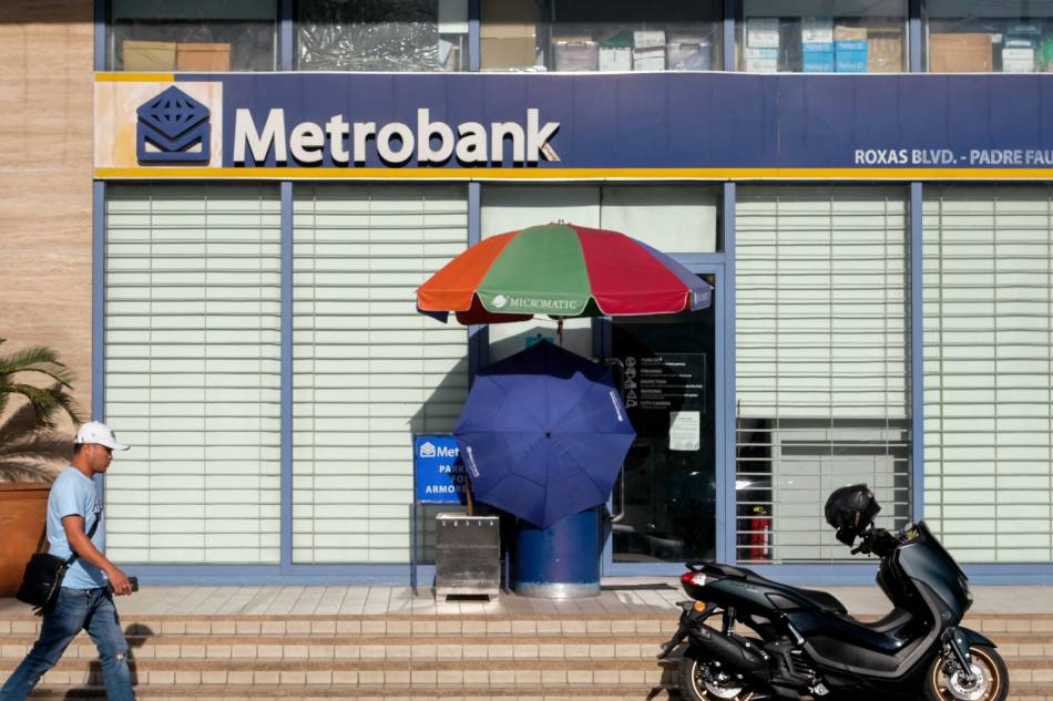  A Metrobank branch in Manila on January 25, 2023. George Calvelo, ABS-CBN News