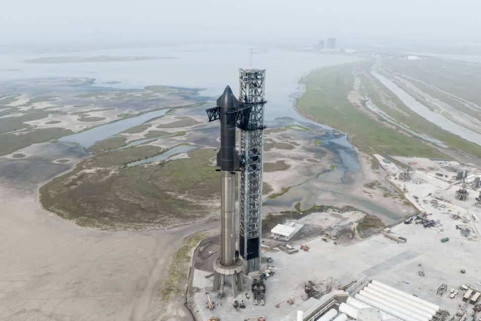 The Starship, designed to eventually send astronauts to the Moon and beyond, is seen in an April 7 tweet from SpaceX. Twitter: @SpaceX