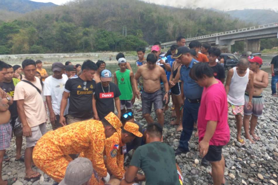 Rescuers attend to a drowning victim on Saturday, April 8, 2022 in Bagabag, Nueva Vizcaya. Courtesy, PNP Bagabag