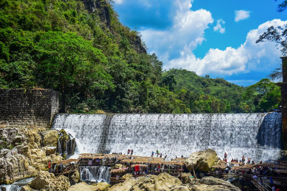 People cool off at the Wawa Dam in Rodriguez, RIzal on March 18, 2023 as the summer season nears. Maria Tan, ABS-CBN News/File