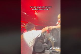 Swiftie goals! Taylor hands cap to Pinoy fan at US concert