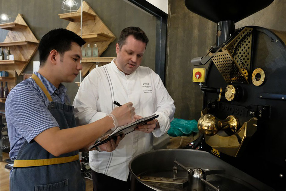  Chef Markus Tawald and the Cafe Society Probat roaster. Jeeves de Veyra 