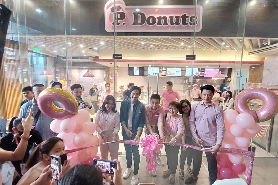 Viral Donut Shop Has Fans Lining Up And Guessing Abs Cbn News