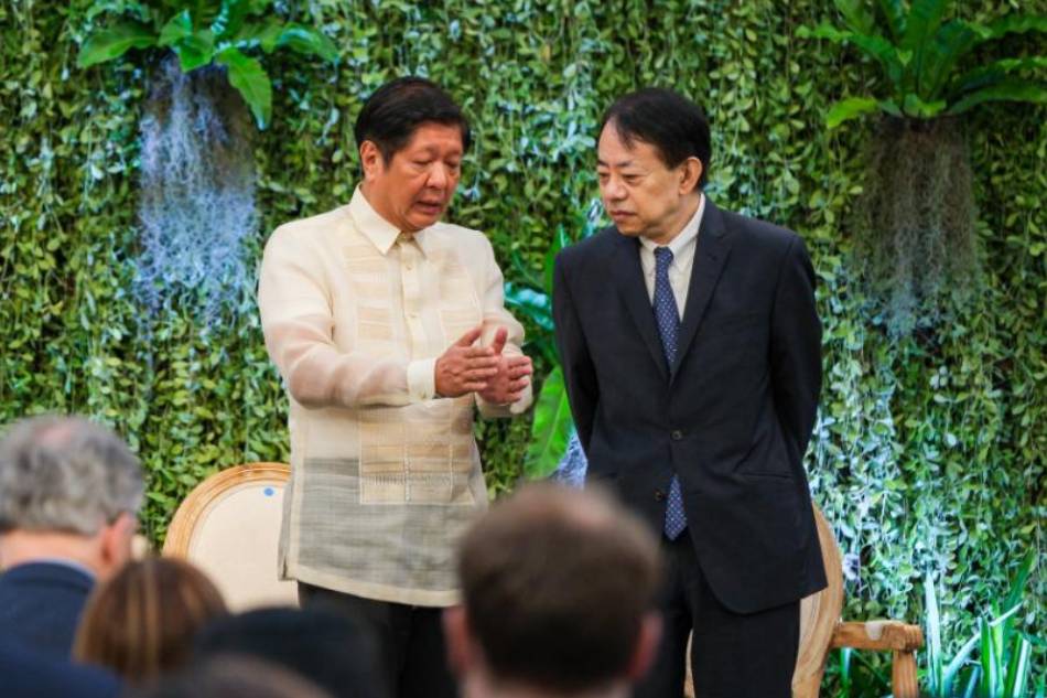 President Ferdinand Marcos Jr. (left) meets with Asian Development Bank President Masatsugu Asakawa (right) at the ADB headquarters in Ortigas Center, Mandaluyong City on May 22, 2023. Noel Pabalate, PPA Pool