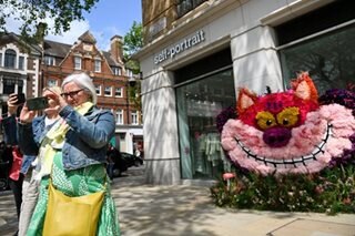 Chelsea in Bloom floral show brings color to London