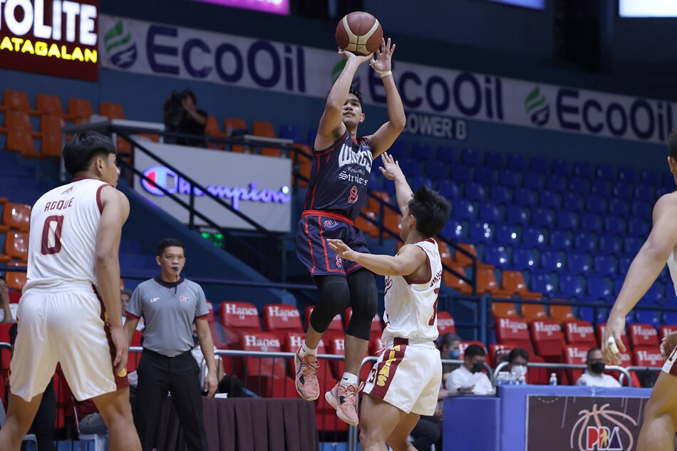 Kurt Reyson delivered in the clutch to lift Letran over Perpetual Help. PBA Images.