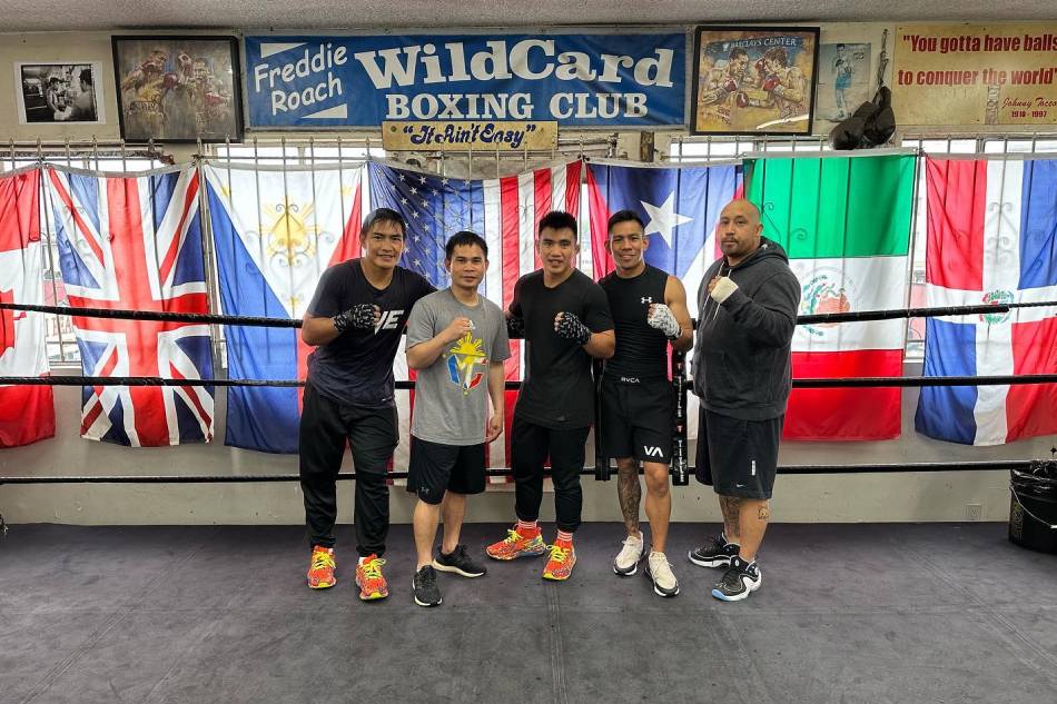 Eduard Folayang with Marvin Somodio, Joshua Pacio and friends at Wild Card Gym. Handout photo