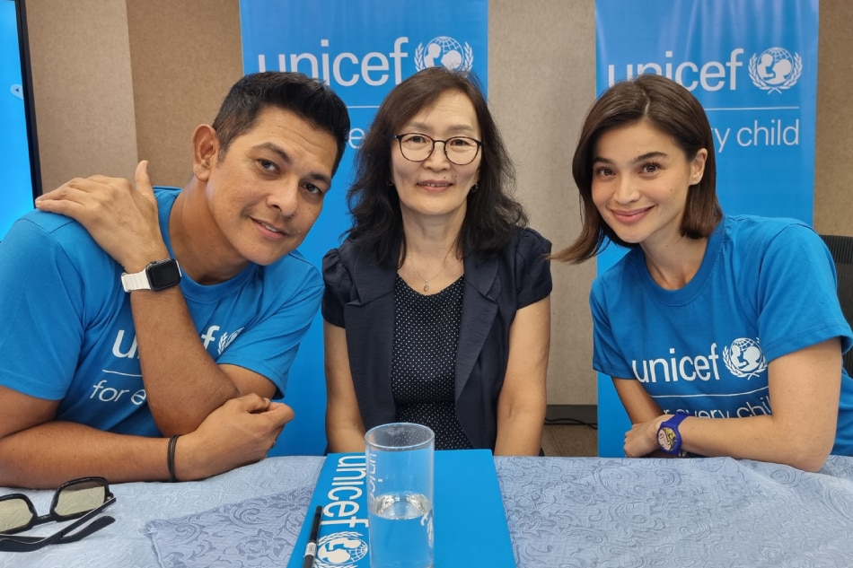 (Left to right) Gary Valenciano, UNICEF Philippines representative Oyunsaikhan Dendevnorov, and Anne Curtis. Karen Flores Layno, ABS-CBN News