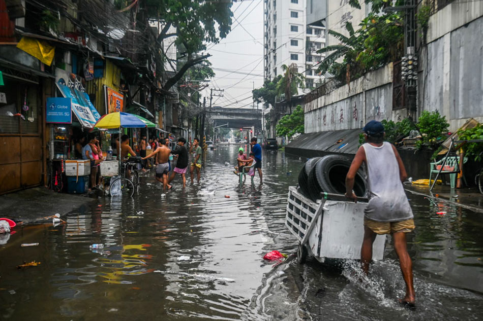Thunderstorms inundate parts of Metro Manila