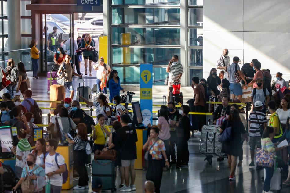 Travelers line up at airline counters to process their travel documents at the Ninoy Aquino International Airport Terminal 3 in Pasay City on June 9, 2023. Jonathan Cellona, ABS-CBN News