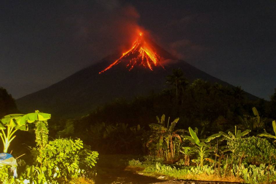 Phivolcs Says Mayon Volcano In Icu More Rockfall Events Recorded Abs Cbn News 8219