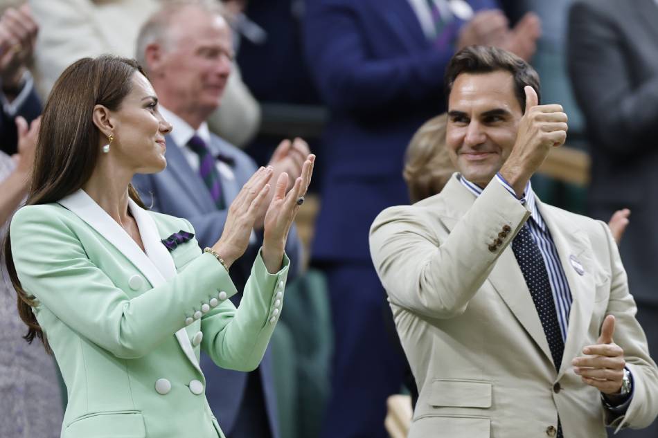 Tennis: Federer wows Wimbledon crowd from royal box - TheSportResort