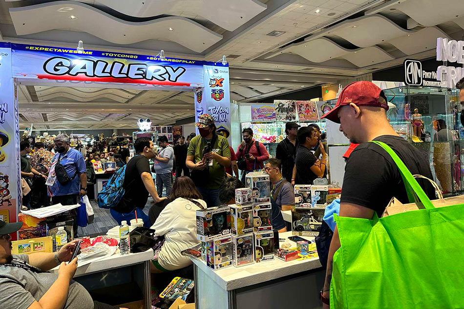Over 10,000 toy collectors swamp the first day of TOYCON at the SMX Convention Center in Pasay City, Friday.