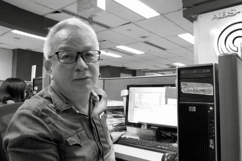 Mario Dumaual at the ABS-CBN newsroom in 2019. Photo by Nonie Sales, ABS-CBN News