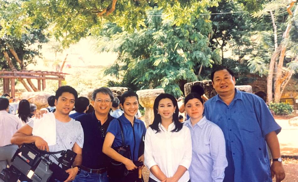 Zyann Ambrosio with Mario Dumaual, Korina Sanchez and other staff of 