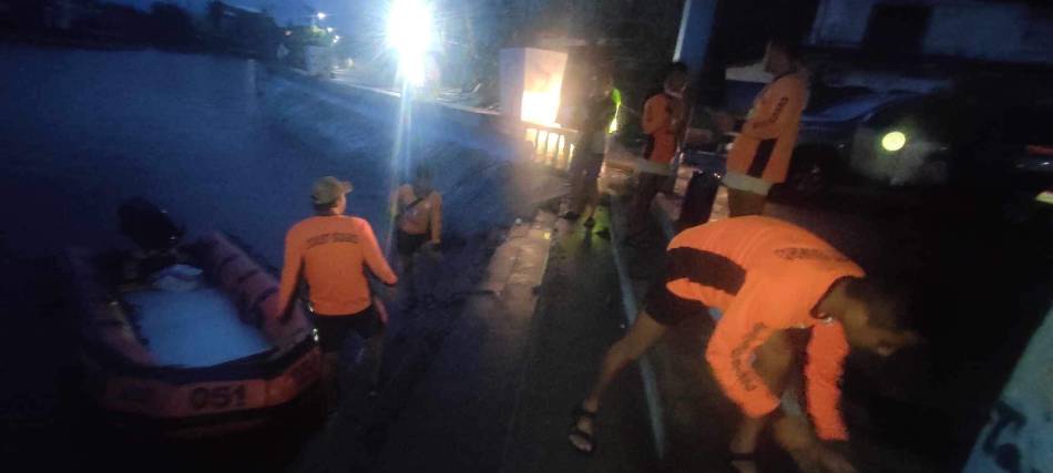 4 PCG rescuers missing after boat capsizes off Cagayan | ABS-CBN News