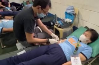 Mga kawani ng PNP nakibahagi sa bloodletting campaign