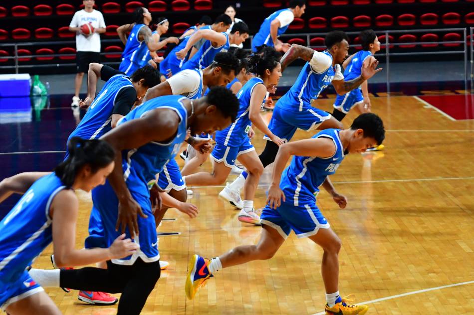 Members of the Gilas Women's squad in a joint training with the Gilas Pilipinas men's team. Mark Demayo, ABS-CBN News