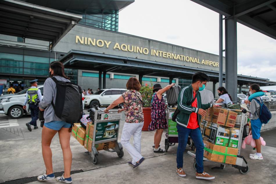 Travelers arrive at the Ninoy Aquino International Airport (NAIA) Terminal 3 in Pasay City on January 4, 2023. Jonathan Cellona, ABS-CBN News/File.