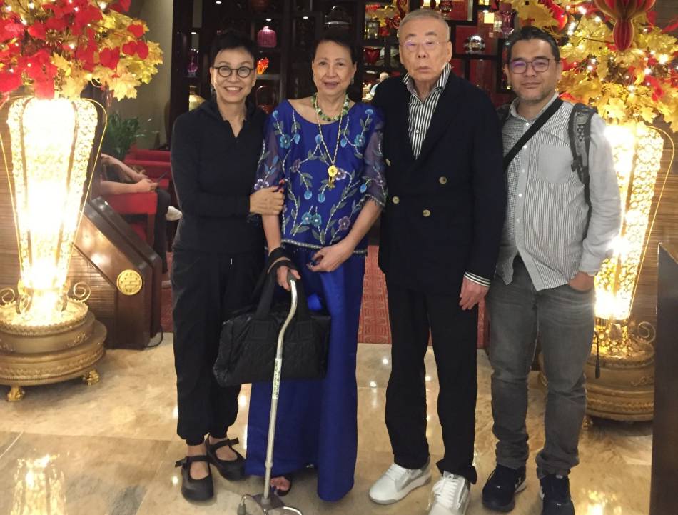 Cecile Guidote-Alvarez (second from left) catches up with her old friend, Duk-Hyung Yoo (2nd from right) of Seoul Institute of the Arts. With them are Sang-Nam Sang (leftmost), wife of Duk-Hyung, and the author. Totel V. de Jesus