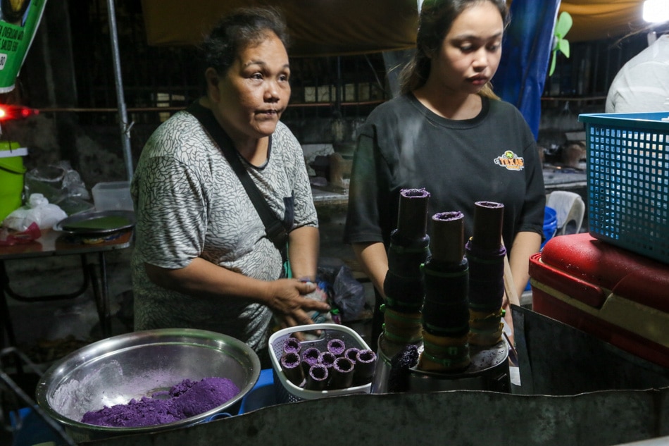 Puto-bumbong maker: suki ng Simbang Gabi | ABS-CBN News