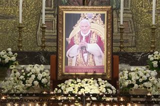 Public viewing sa labi ni Benedict XVI bukas na