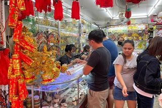 Lucky charms, tikoy mabenta sa bisperas ng Chinese New Year